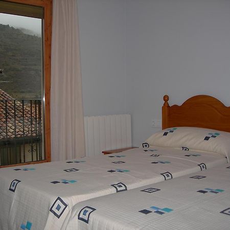 Apartamentos Turisticos Rosario Camarena de la Sierra Exteriör bild