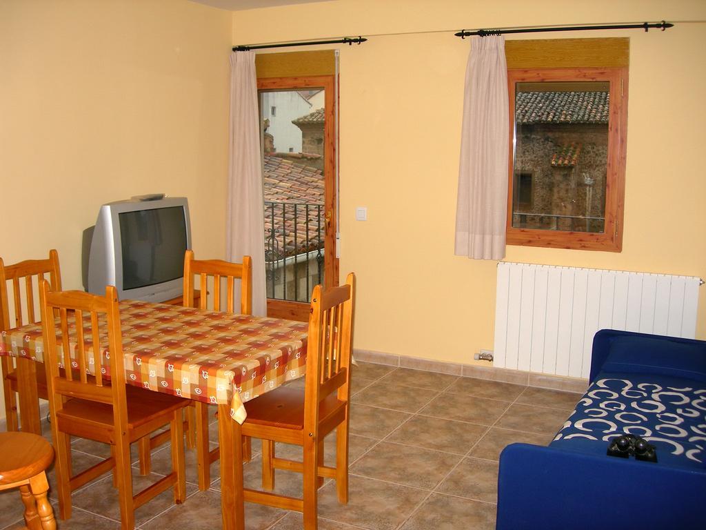 Apartamentos Turisticos Rosario Camarena de la Sierra Exteriör bild