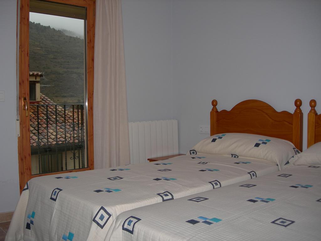 Apartamentos Turisticos Rosario Camarena de la Sierra Exteriör bild