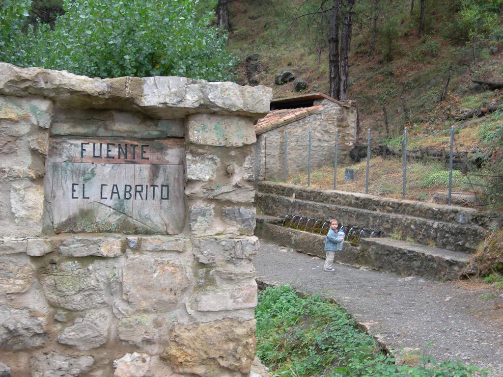 Apartamentos Turisticos Rosario Camarena de la Sierra Exteriör bild