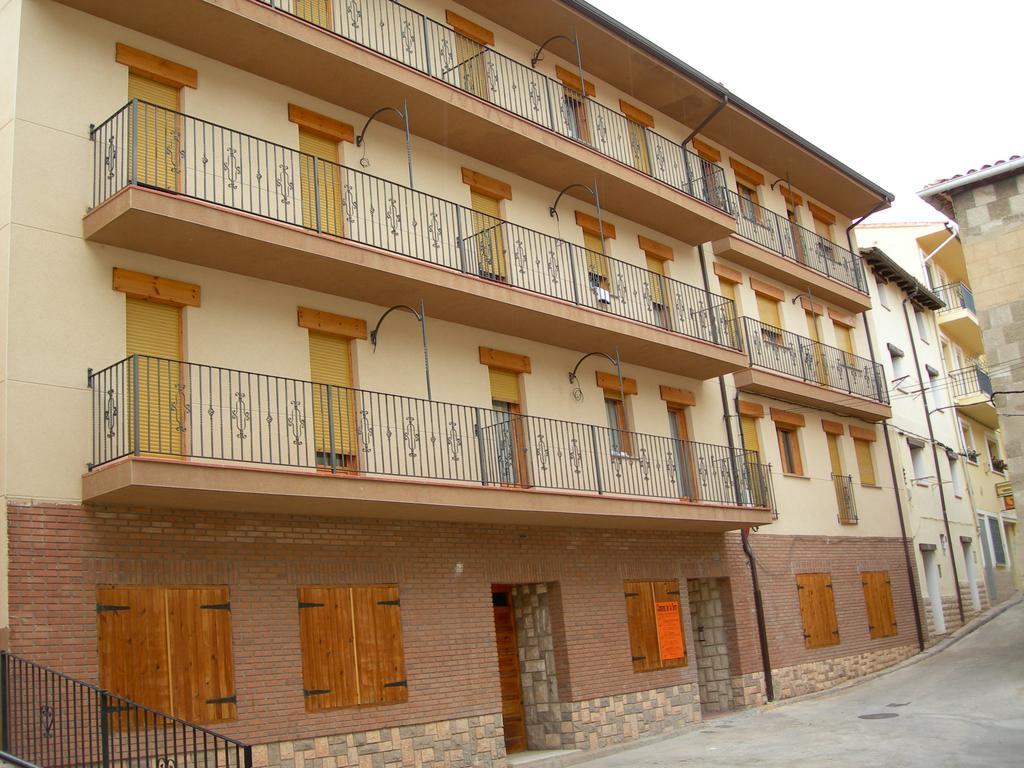 Apartamentos Turisticos Rosario Camarena de la Sierra Exteriör bild