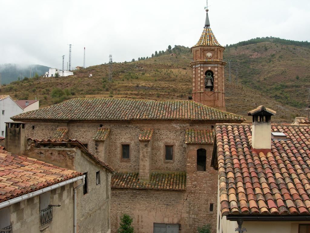 Apartamentos Turisticos Rosario Camarena de la Sierra Exteriör bild