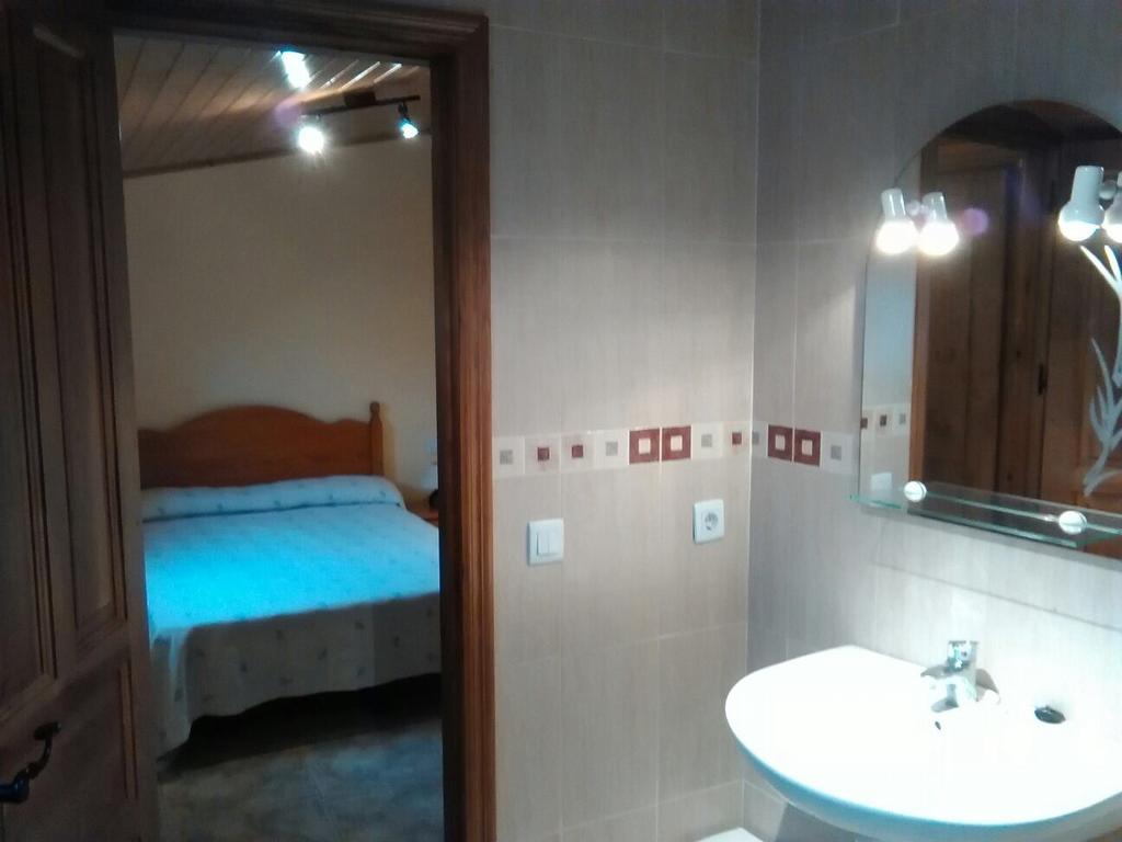 Apartamentos Turisticos Rosario Camarena de la Sierra Rum bild