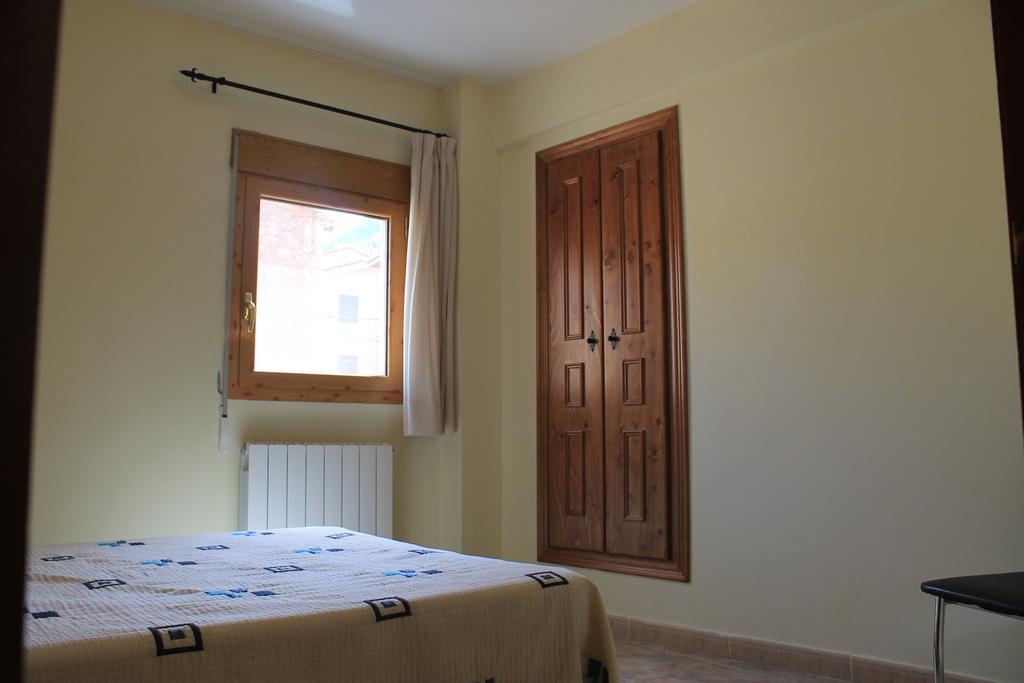 Apartamentos Turisticos Rosario Camarena de la Sierra Rum bild