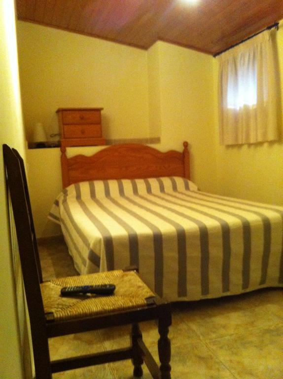 Apartamentos Turisticos Rosario Camarena de la Sierra Exteriör bild