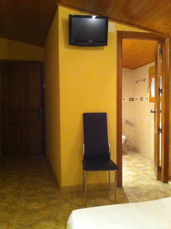 Apartamentos Turisticos Rosario Camarena de la Sierra Exteriör bild